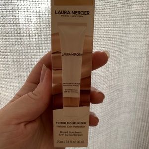 Laura mercier tinted moisturizer